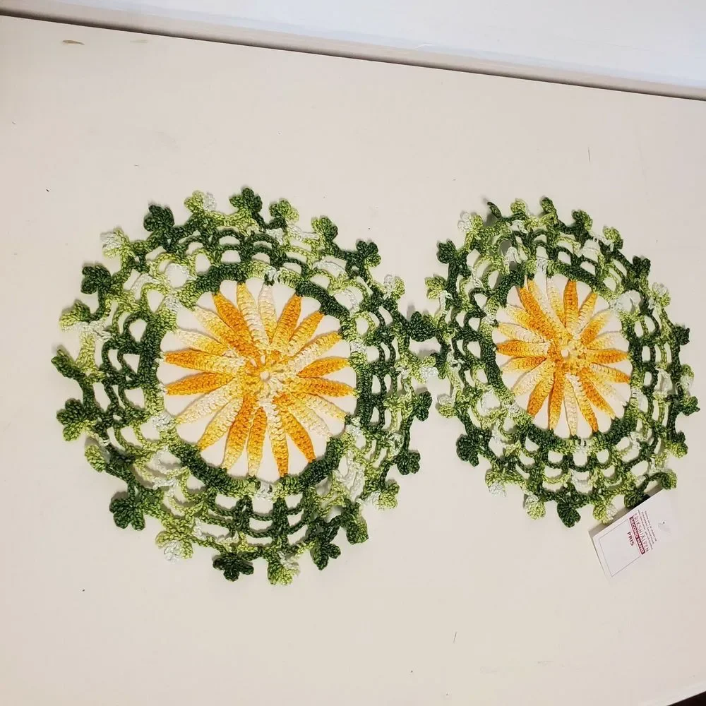 Vintage Swedish (Dalarna) 1960's Set of Hand Crocheted‎ Sunburst Flower Dollies